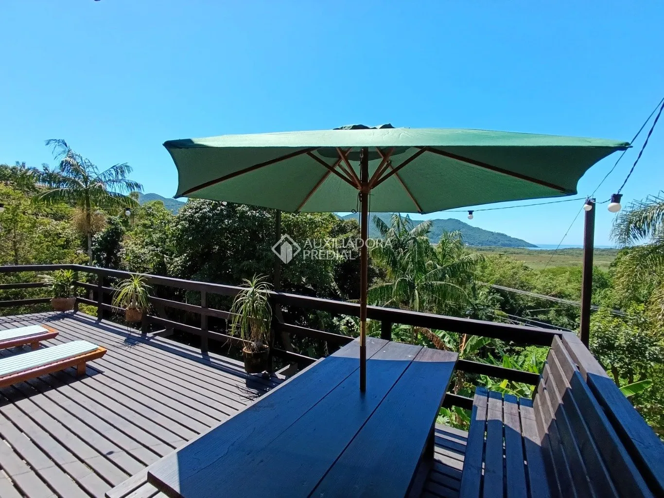 Furnished house with a balcony, 6 bedrooms and 3 baths — photo 45