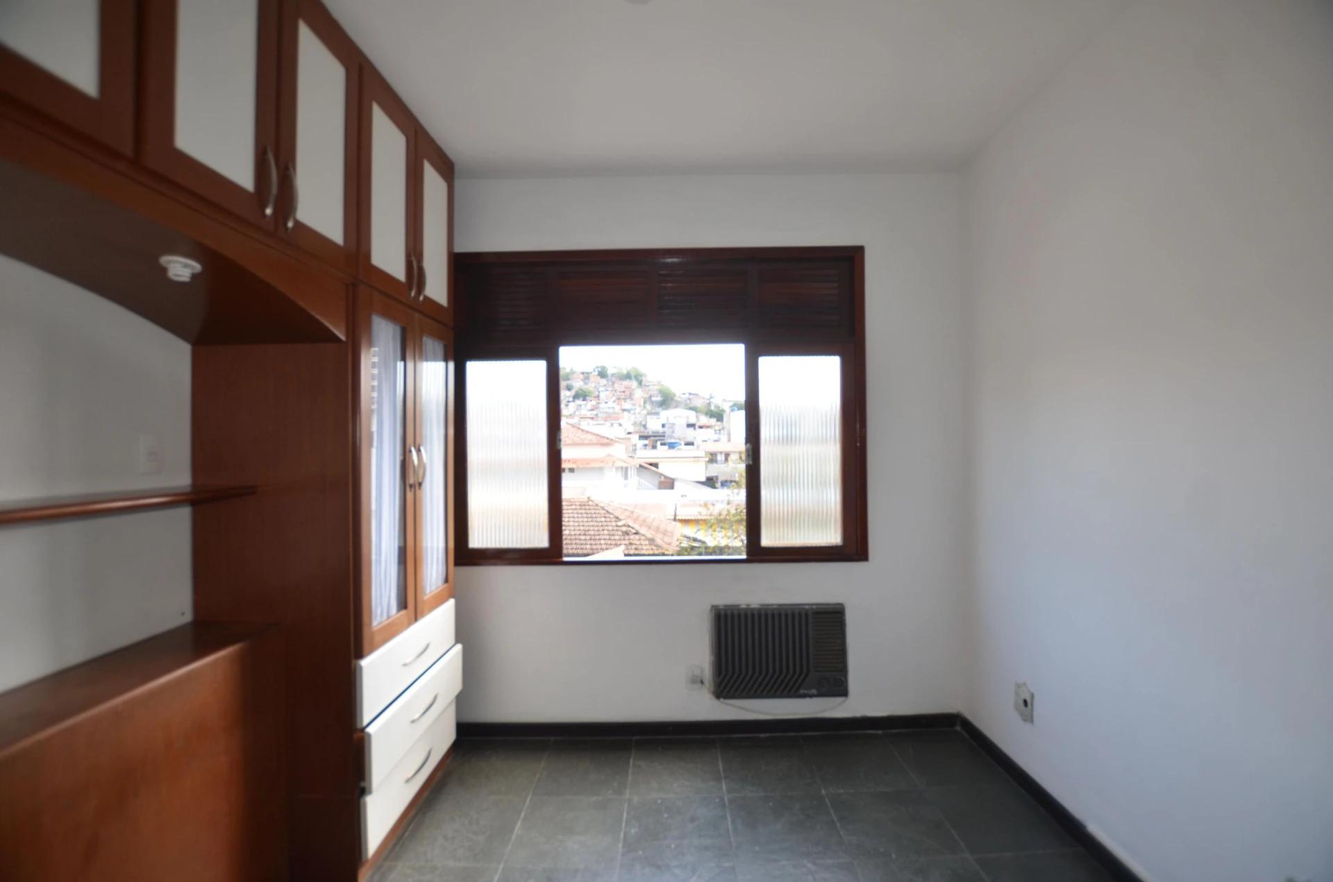 Apartamento com 2 quartos, 2 banheiros e varanda — photo 3