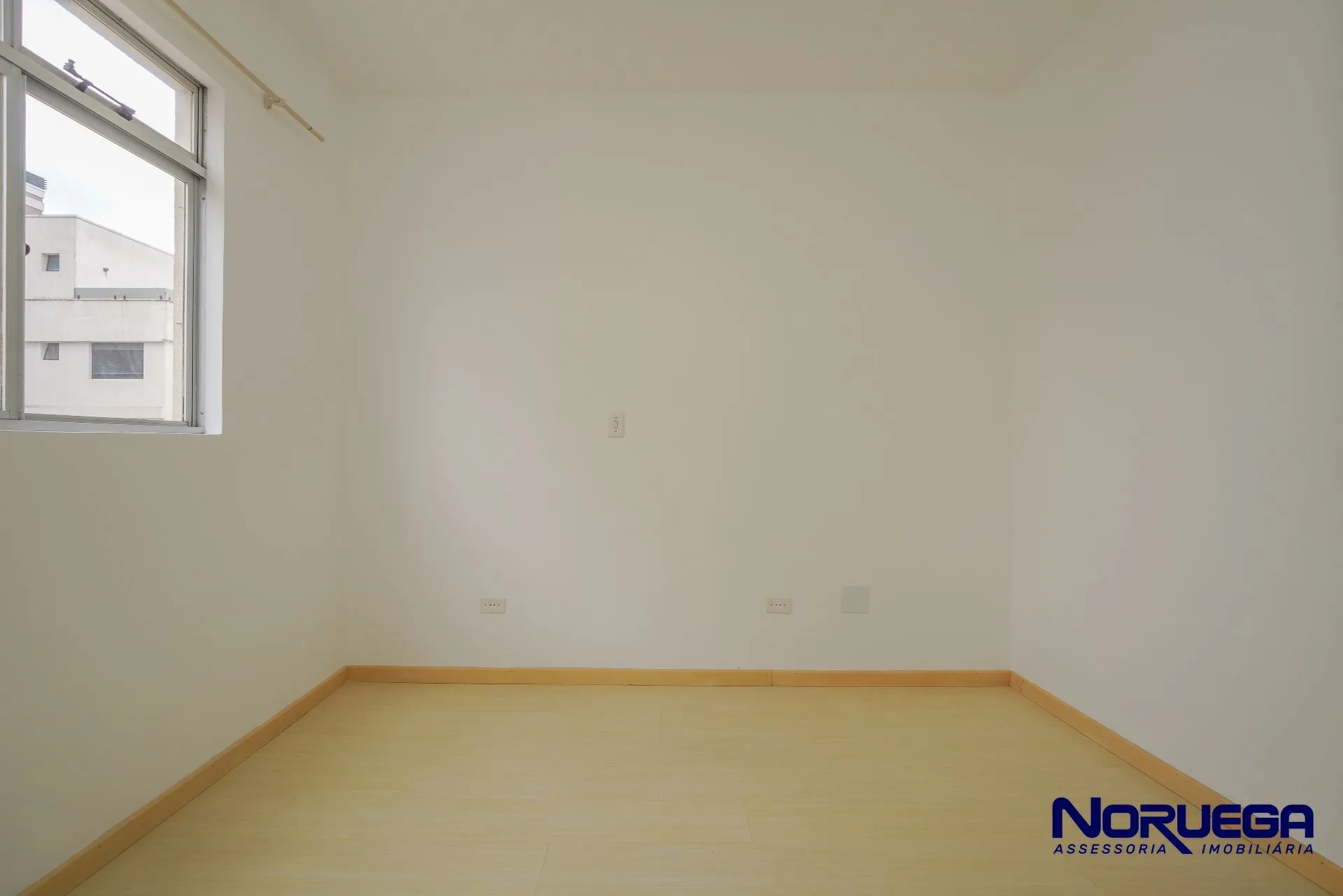 Деревянный пол или ламинат и 2 спальни: квартира 103 м² — photo 21