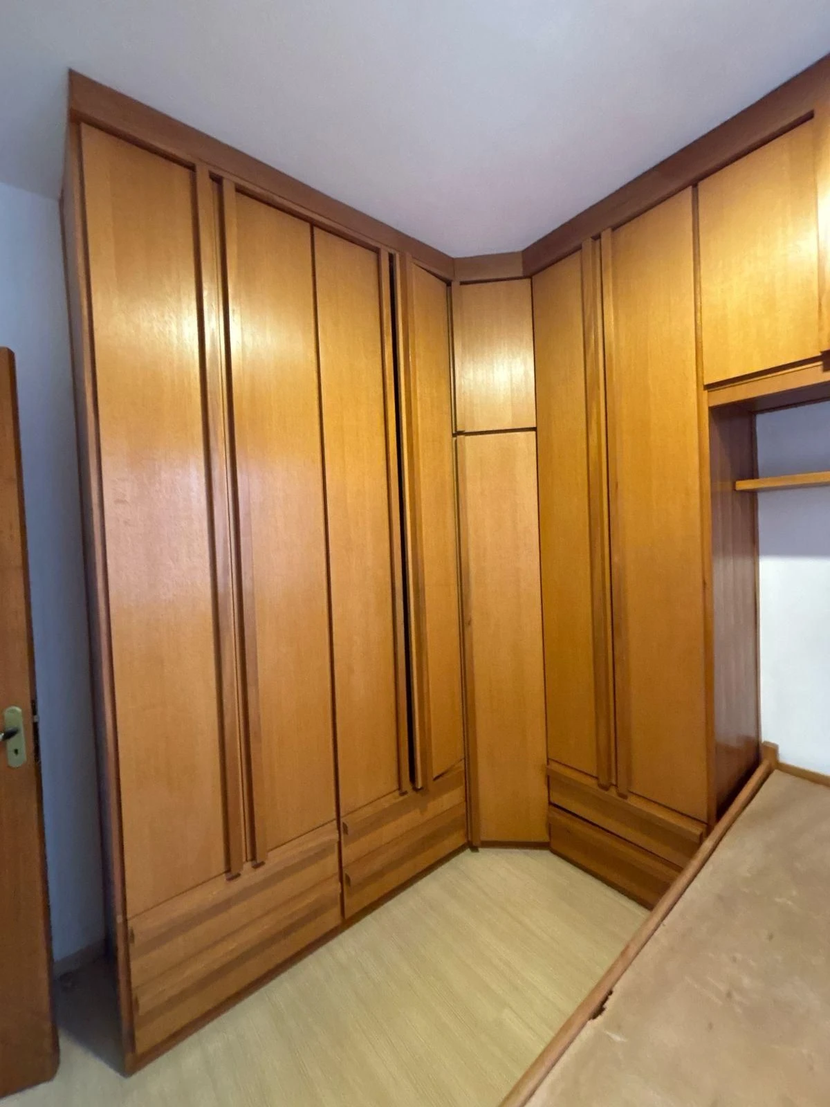 Unfurnished 2-bedroom apartment with a separate kitchen — photo 8