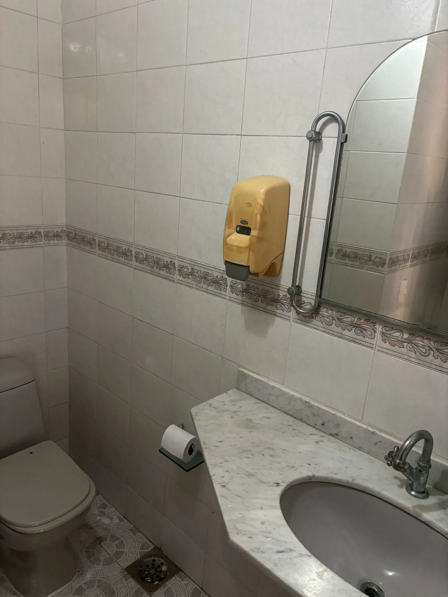 3-bedroom apartment with 5 bathrooms and a balcony — photo 41