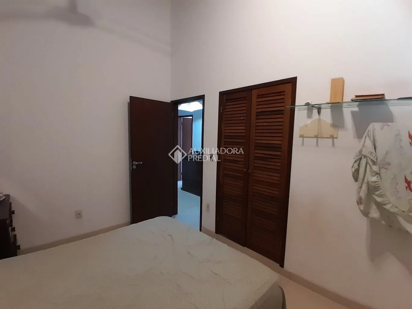 Unfurnished 4-bedroom house with 2 bathrooms and 860 m² — photo 3