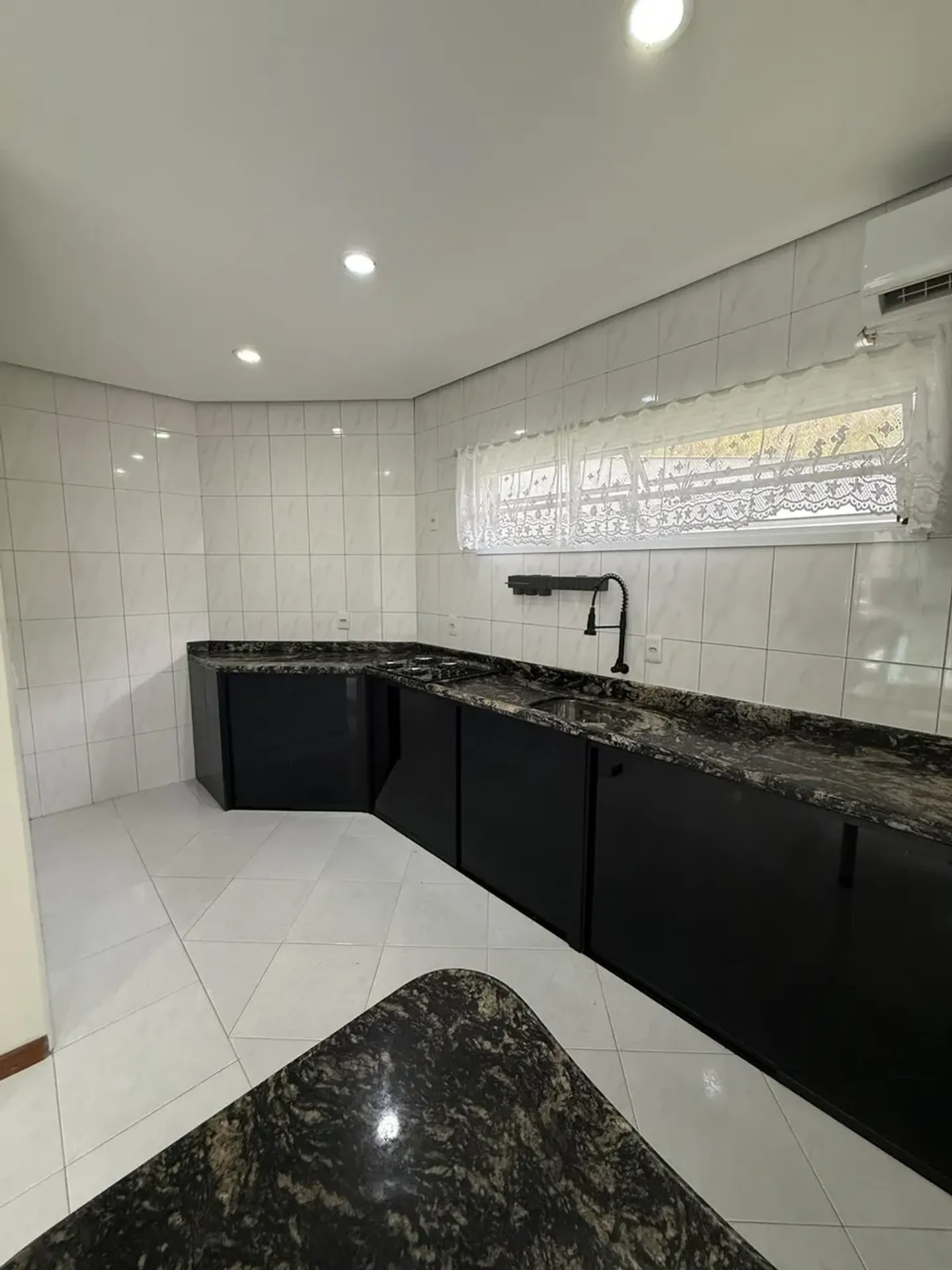 Water view in a 3-bedroom house, 180 m² — photo 9