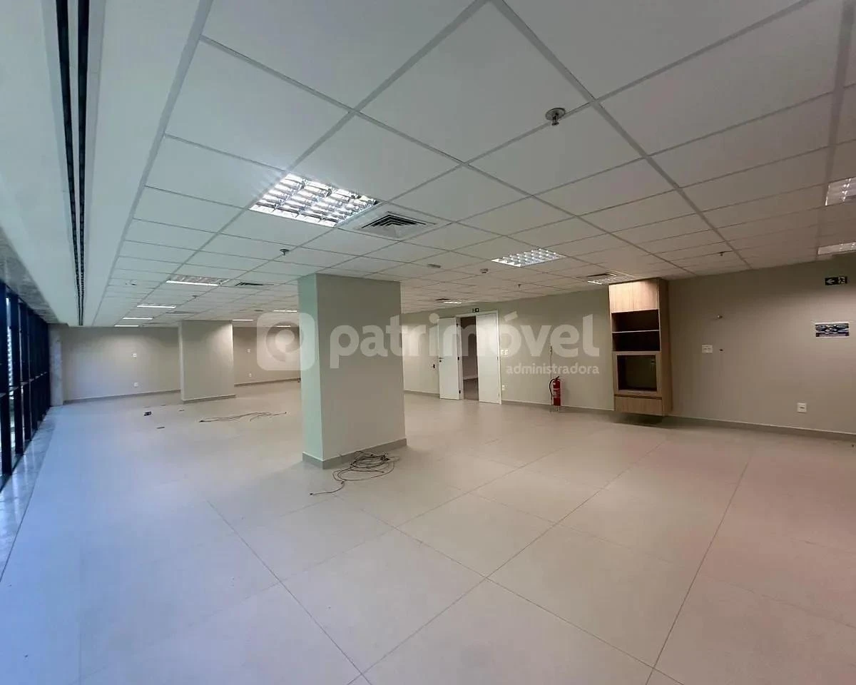 Sala comercial de 779 m², 1 quarto e 6 banheiros — photo 22