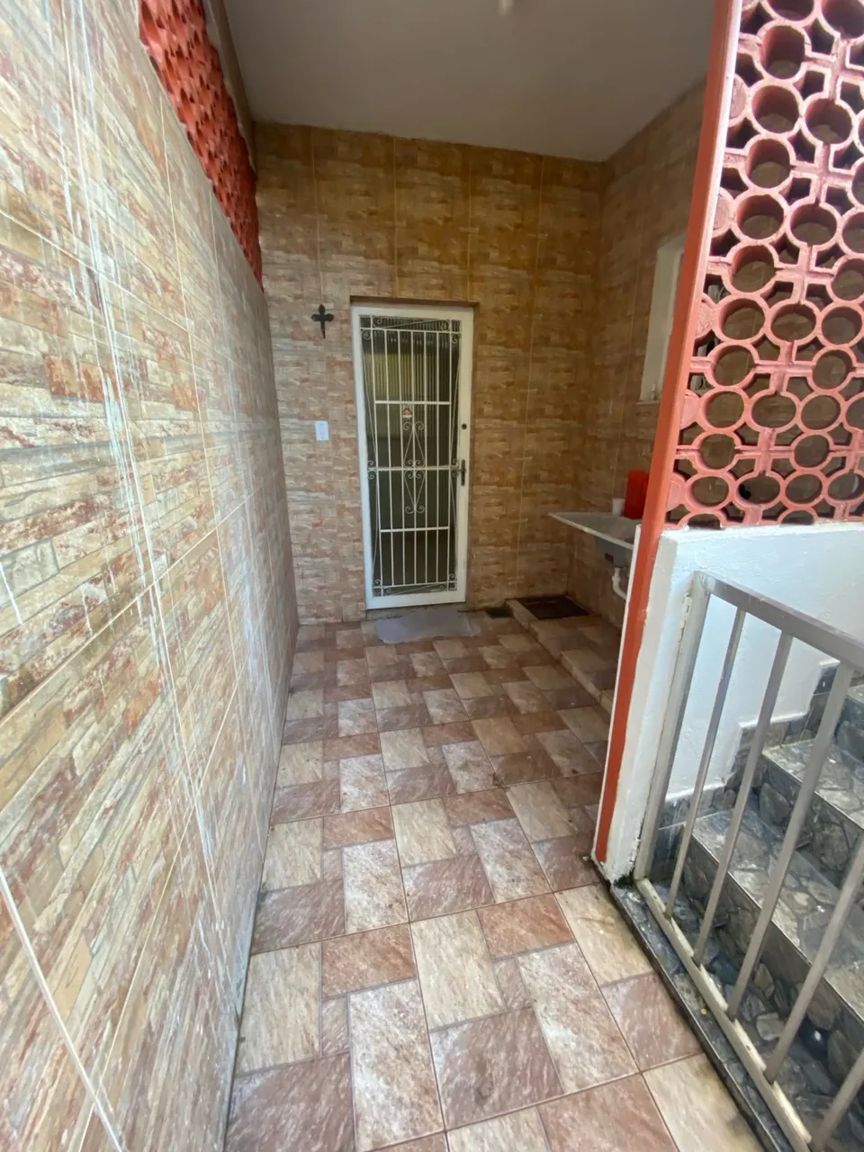 House with 2 bedrooms and 1 parking spot, enclosed kitchen — photo 12