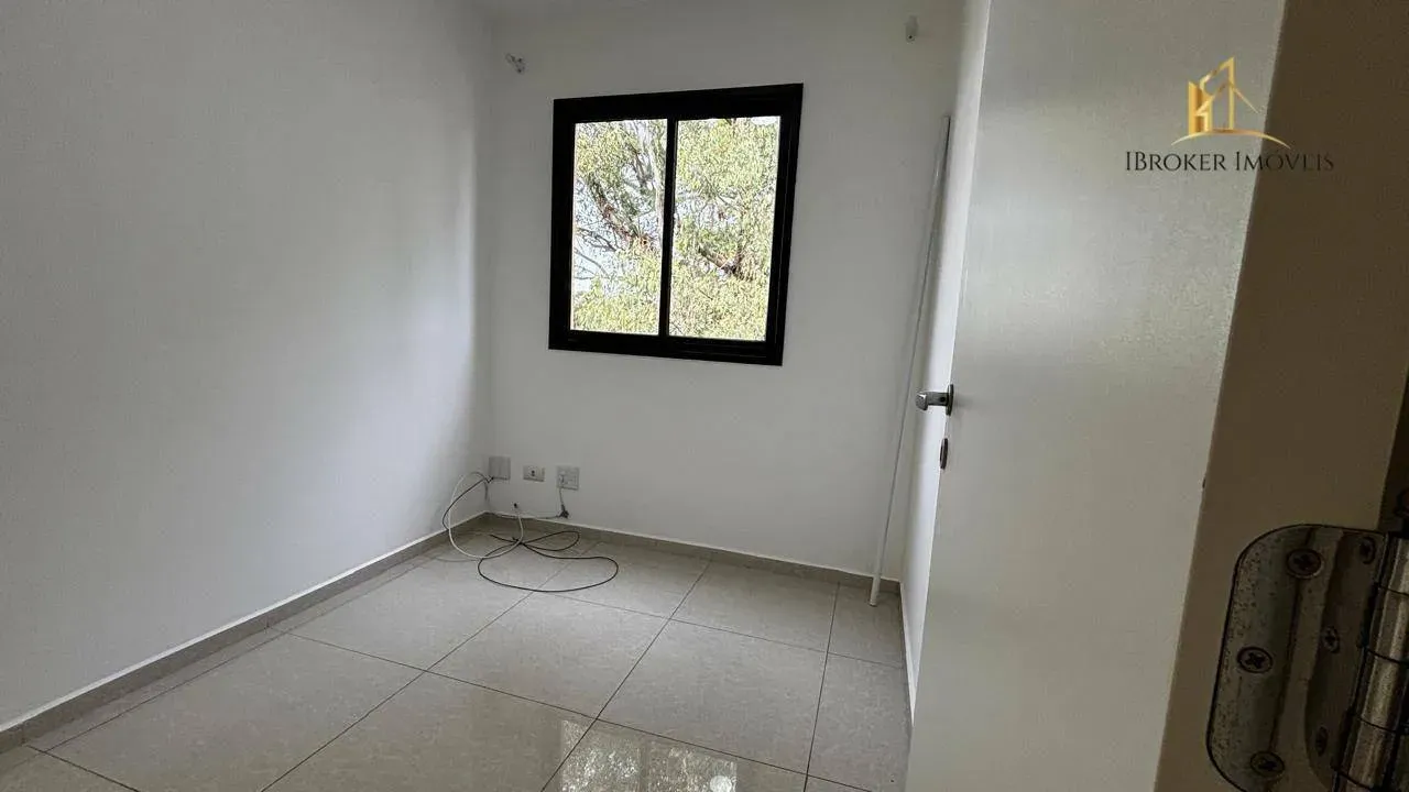 2-bedroom apartment with a closed kitchen and stove — photo 12
