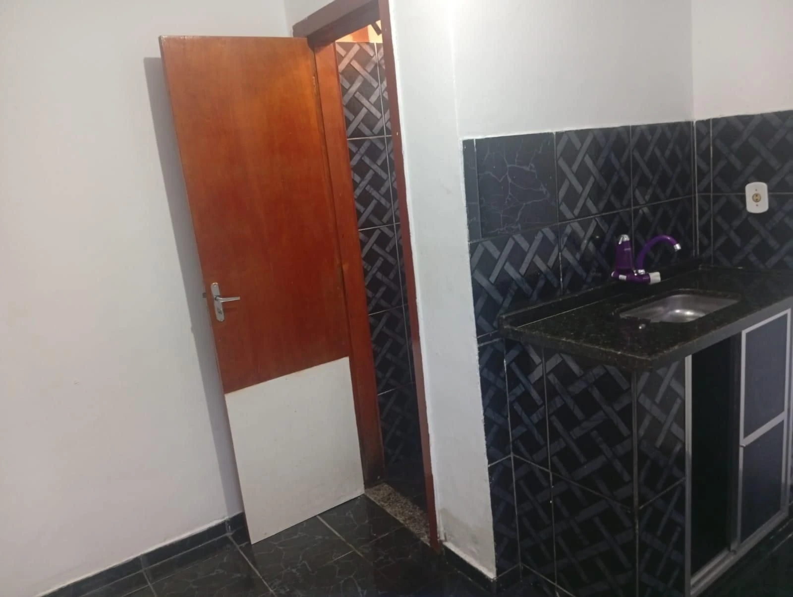 Незамебльований студіо з 1 спальнею та електричним душем — photo 3