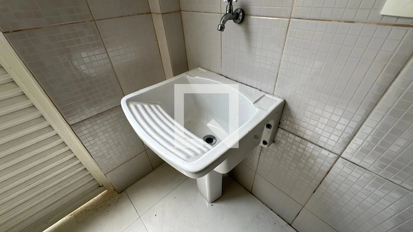 3-bedroom house with a glass-enclosed balcony in Curitiba — photo 7