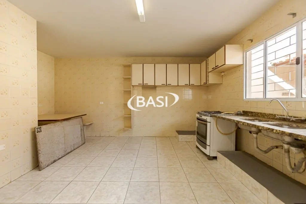 Unfurnished house with 4 bedrooms and 3 bathrooms — photo 29