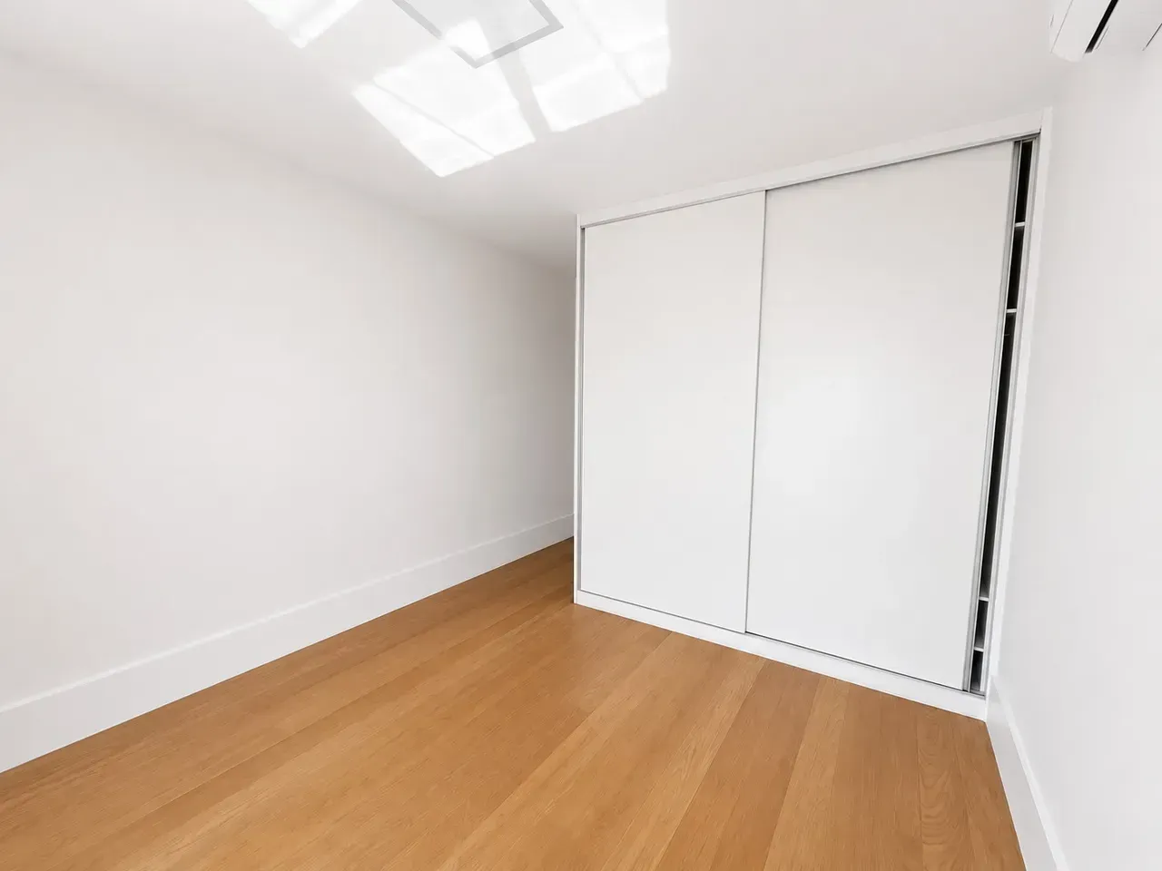 Unfurnished apartment with 4 bedrooms and 5 bathrooms — photo 10