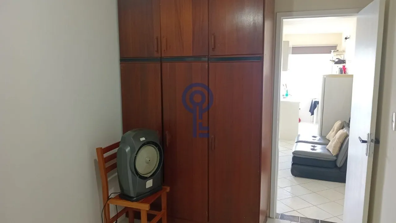 Furnished 1-bedroom apartment with water and mountain views — photo 12