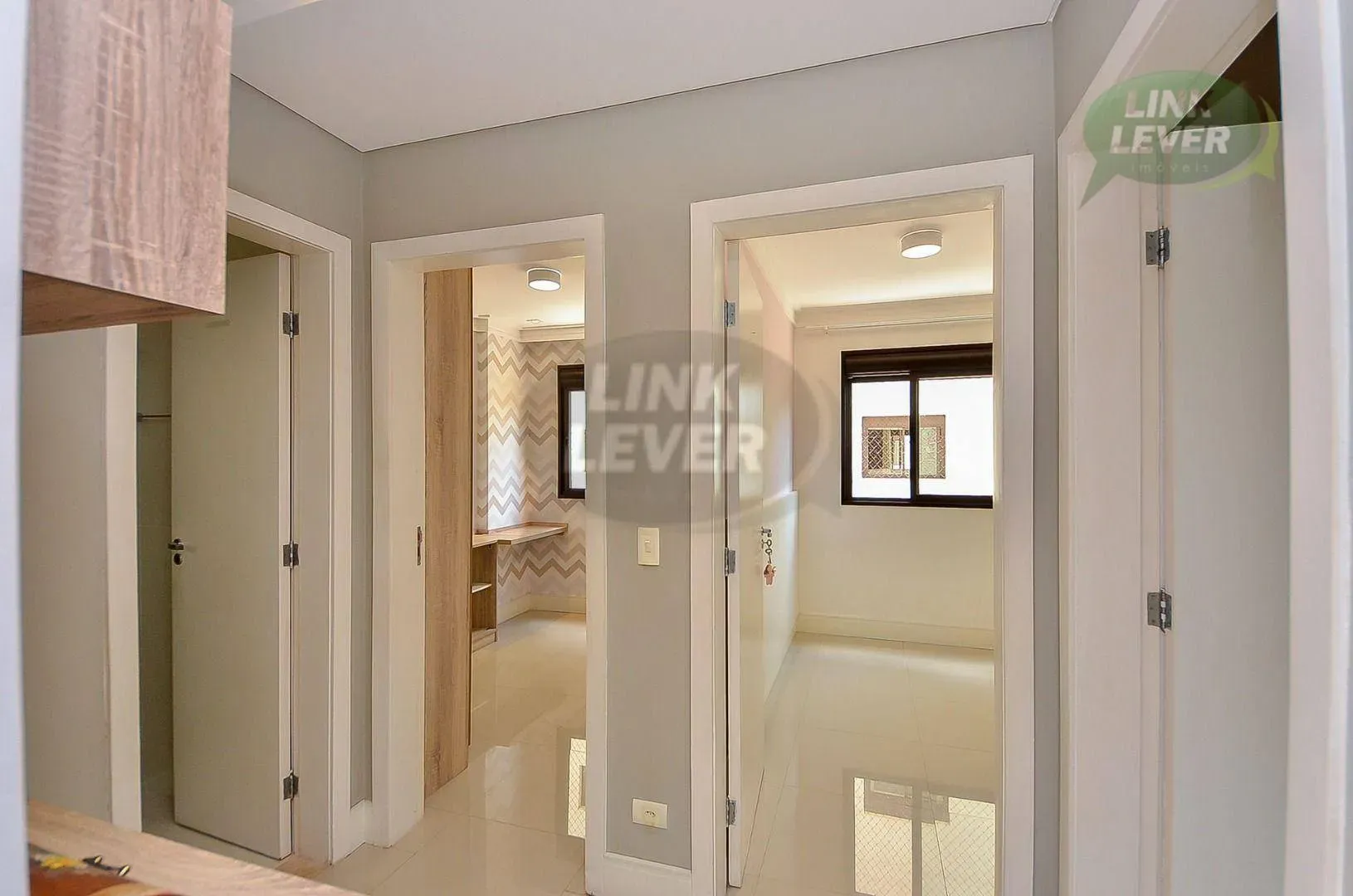 Balcony with a grill in a 3-bedroom apartment, 88 m² — photo 36