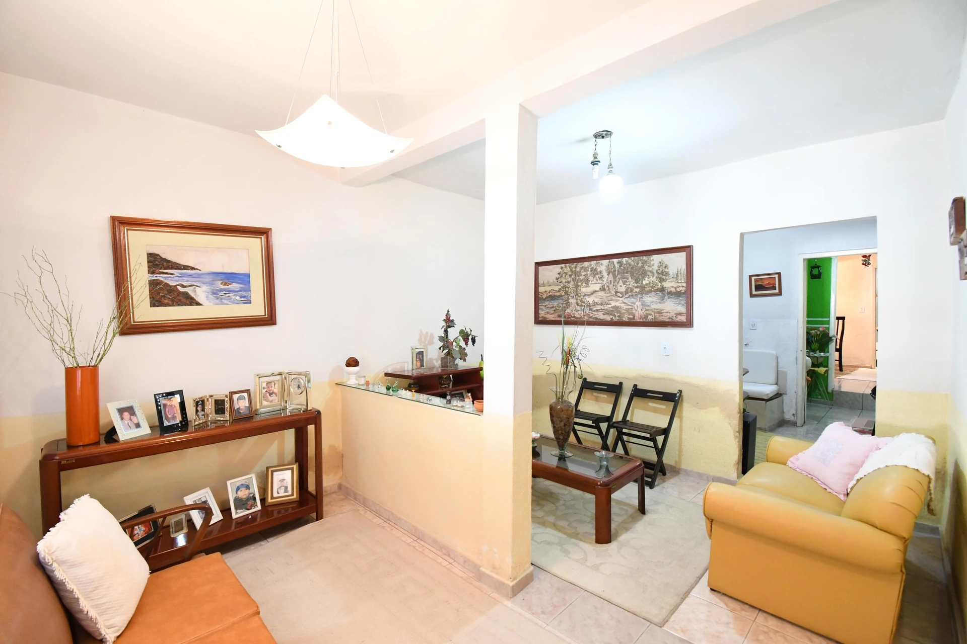 Casa de 55 m² con lavadora y balcón cerrado con vidrio