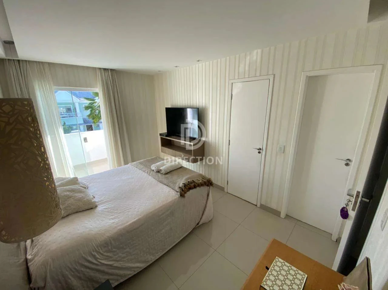 4 quartos e banheira: casa de 300 m² — photo 10