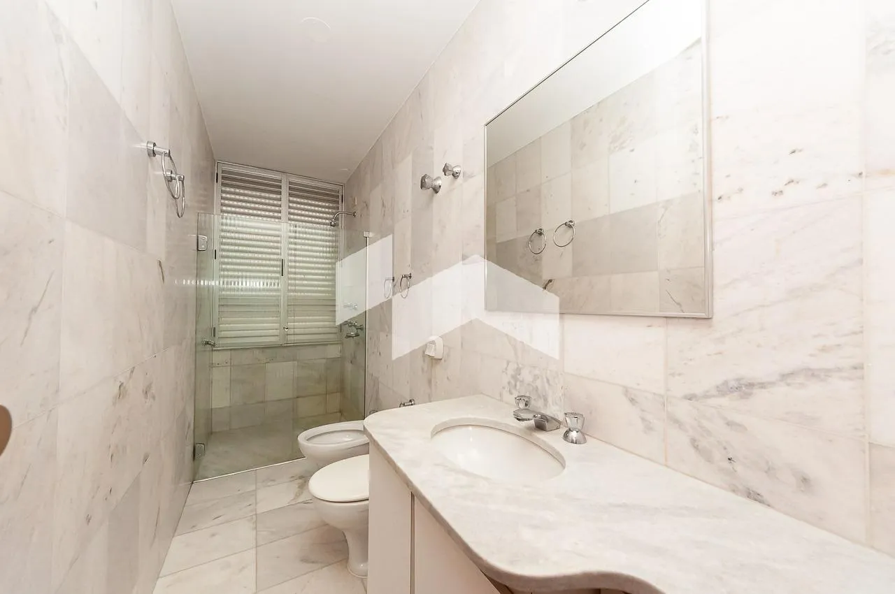380 m² apartment with private laundry area — photo 22