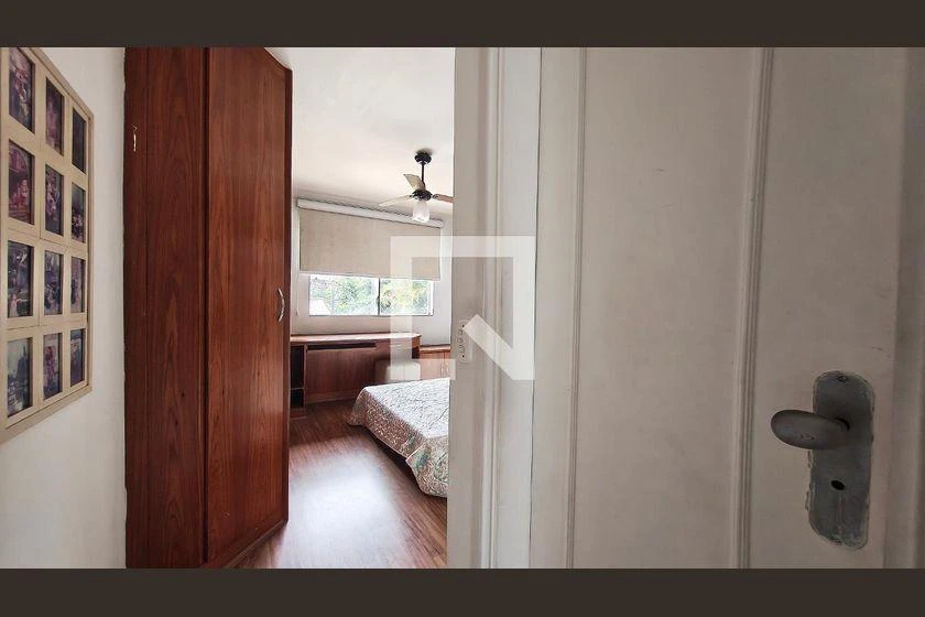290 m² house with a bathtub and a walk-in closet — photo 9