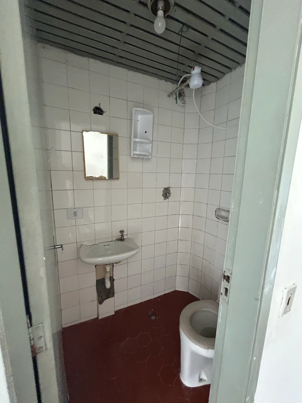 2-bedroom apartment with wood floors and no parking — photo 4