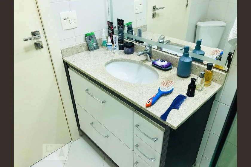 Furnished studio with 1 bedroom and an en-suite bathroom — photo 10