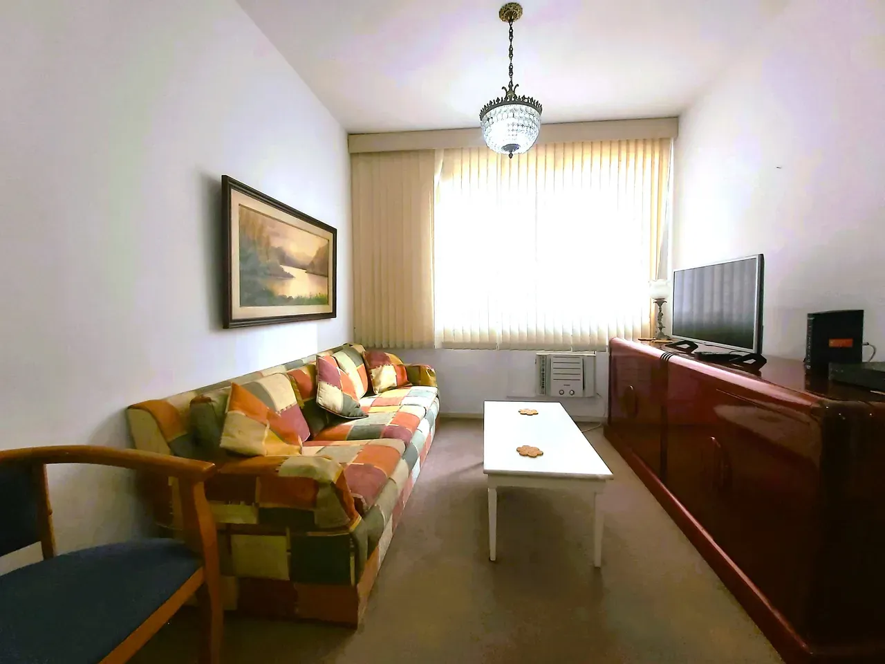 One-bedroom apartment in a building with a gym — photo 6
