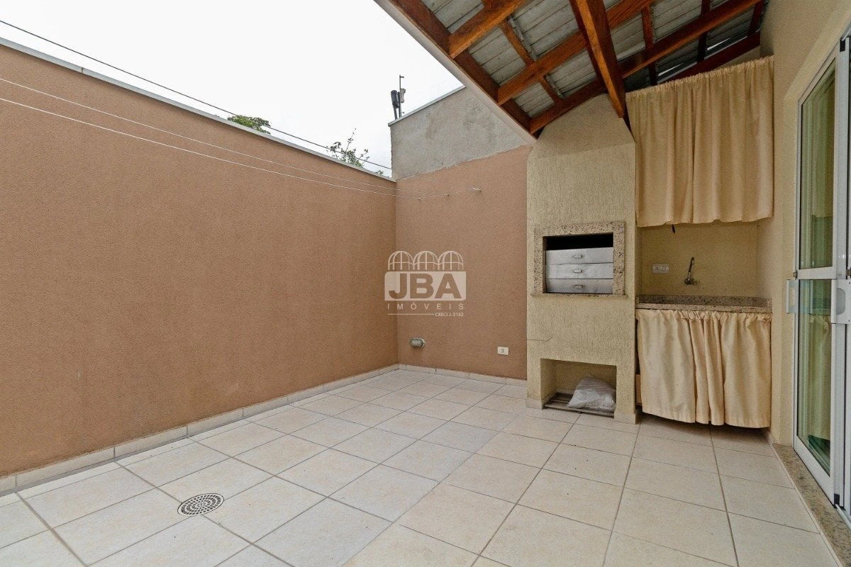 3-bedroom house with a bathtub in Curitiba — photo 25