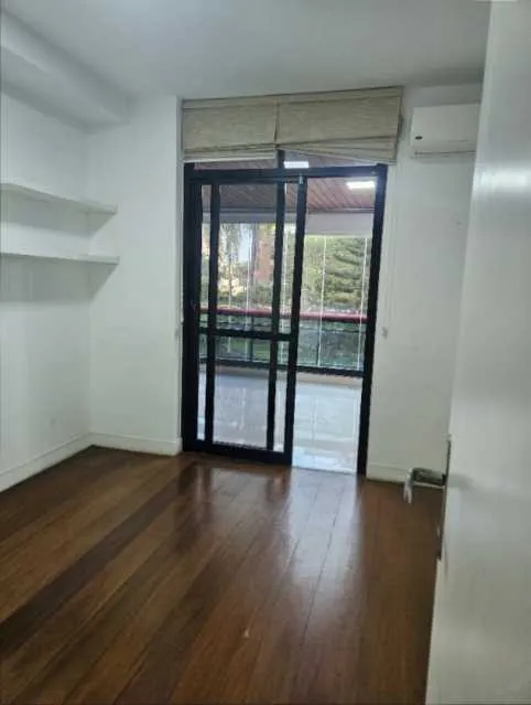 Apartment with 4 bedrooms and 5 bathrooms — photo 2