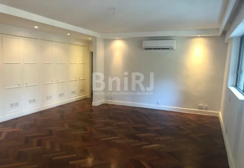 Furnished apartment with 4 bedrooms and a gas stove — photo 10