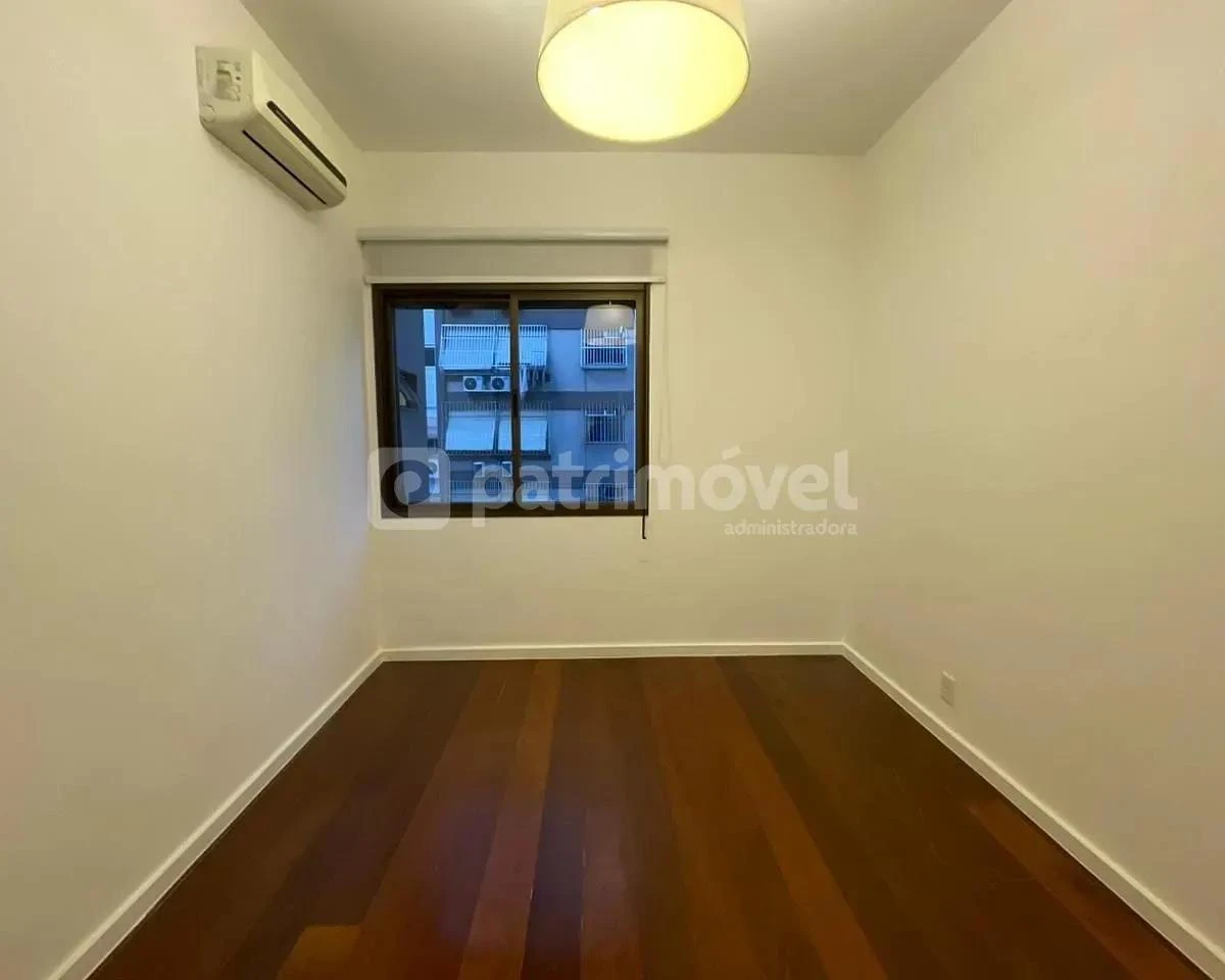 271 m² apartment with an enclosed balcony — photo 4
