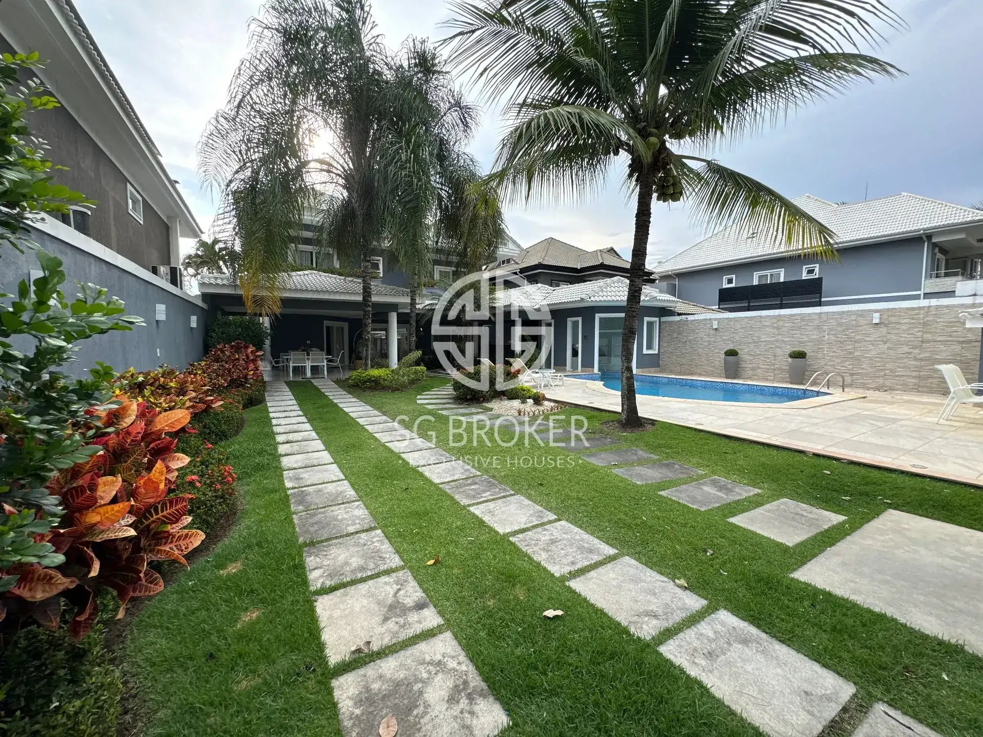 Casa para locação com 5 quartos e churrasqueira na varanda — photo 3