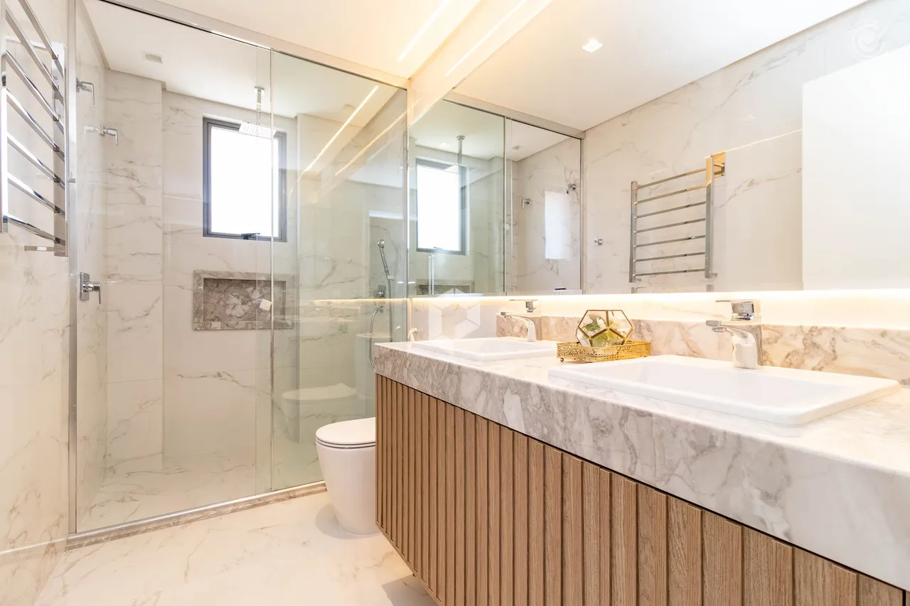 Furnished apartment with 3 en-suite bedrooms and balcony — photo 18