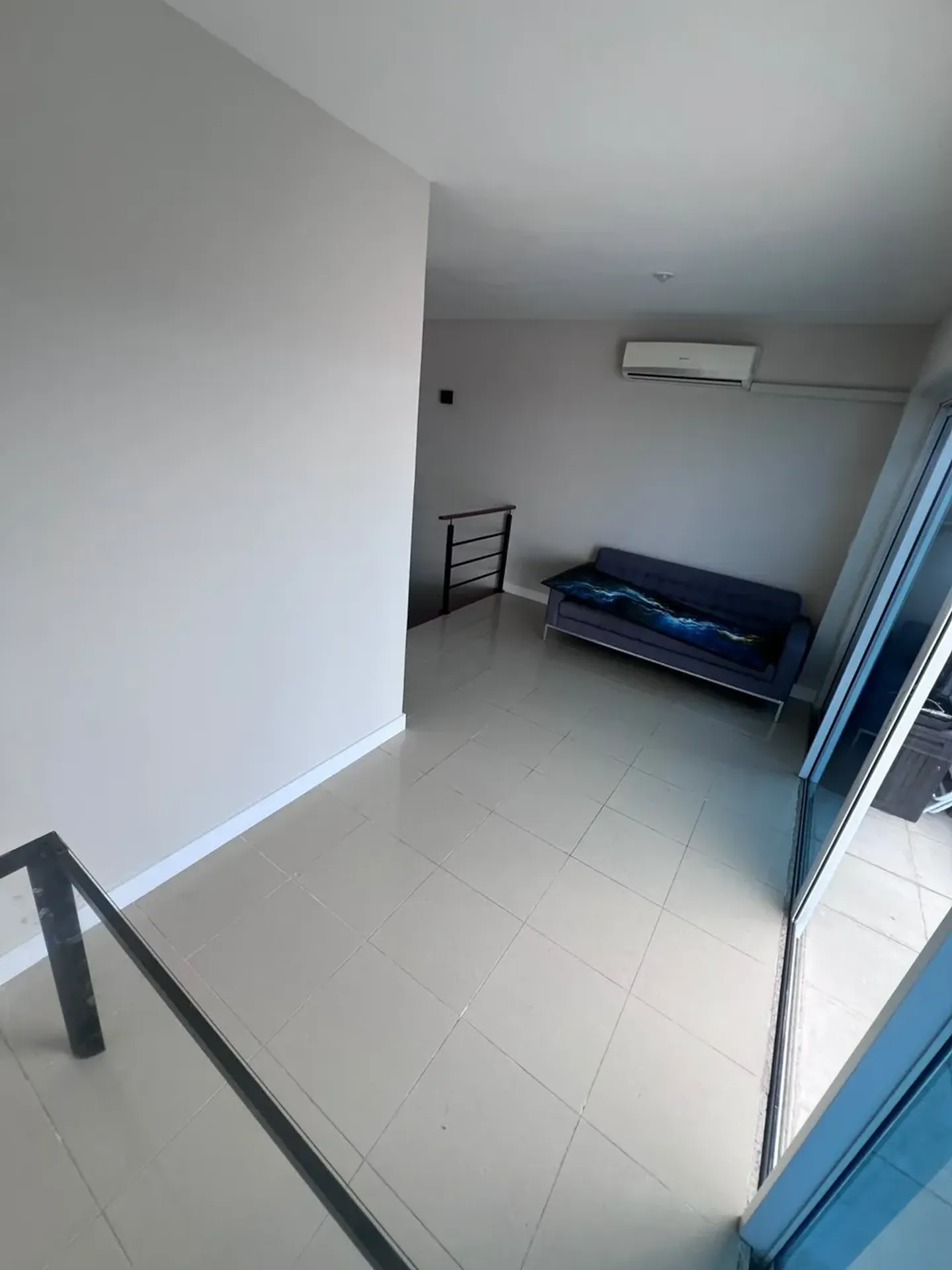 Apartment on the 10th floor with a grill on the balcony — photo 38