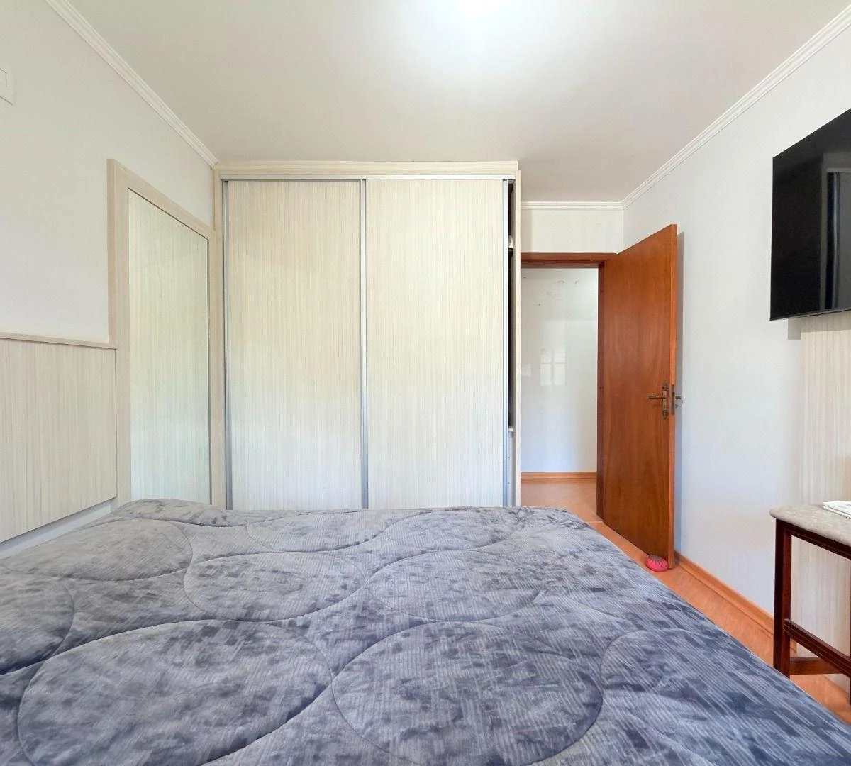 4-bedroom house with a bathtub in Curitiba — photo 32
