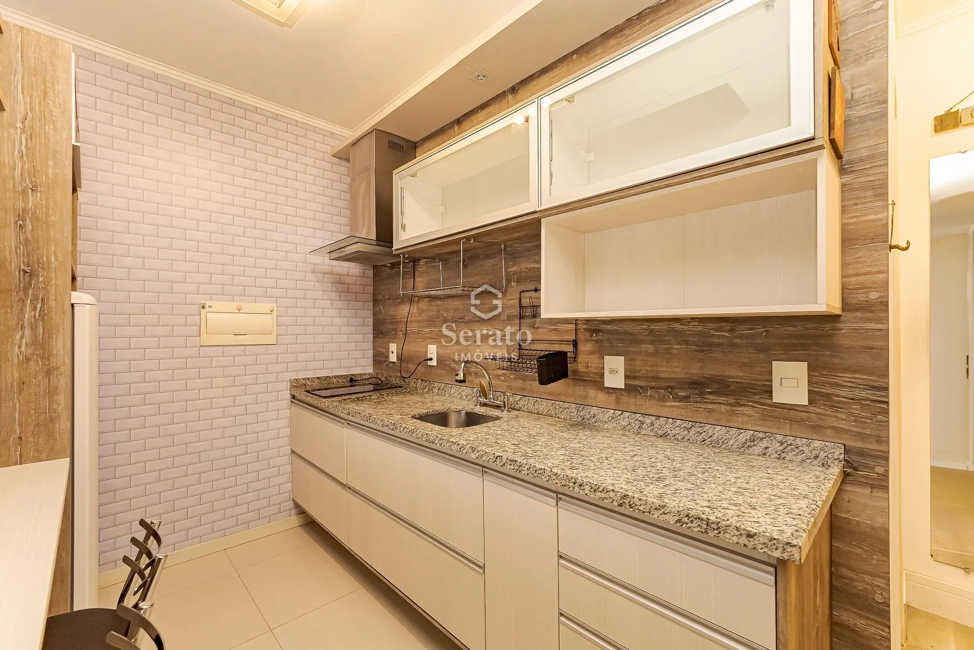 Balcony with a grill in a one-bedroom apartment, 30 m² — photo 8