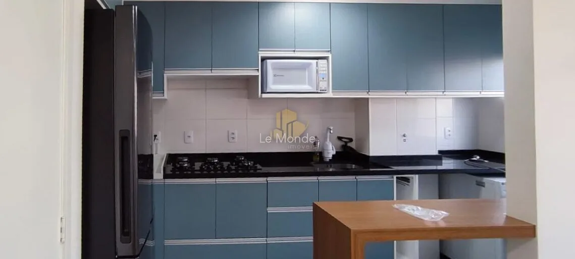 2-bedroom apartment with open-plan kitchen and gas stove — photo 10