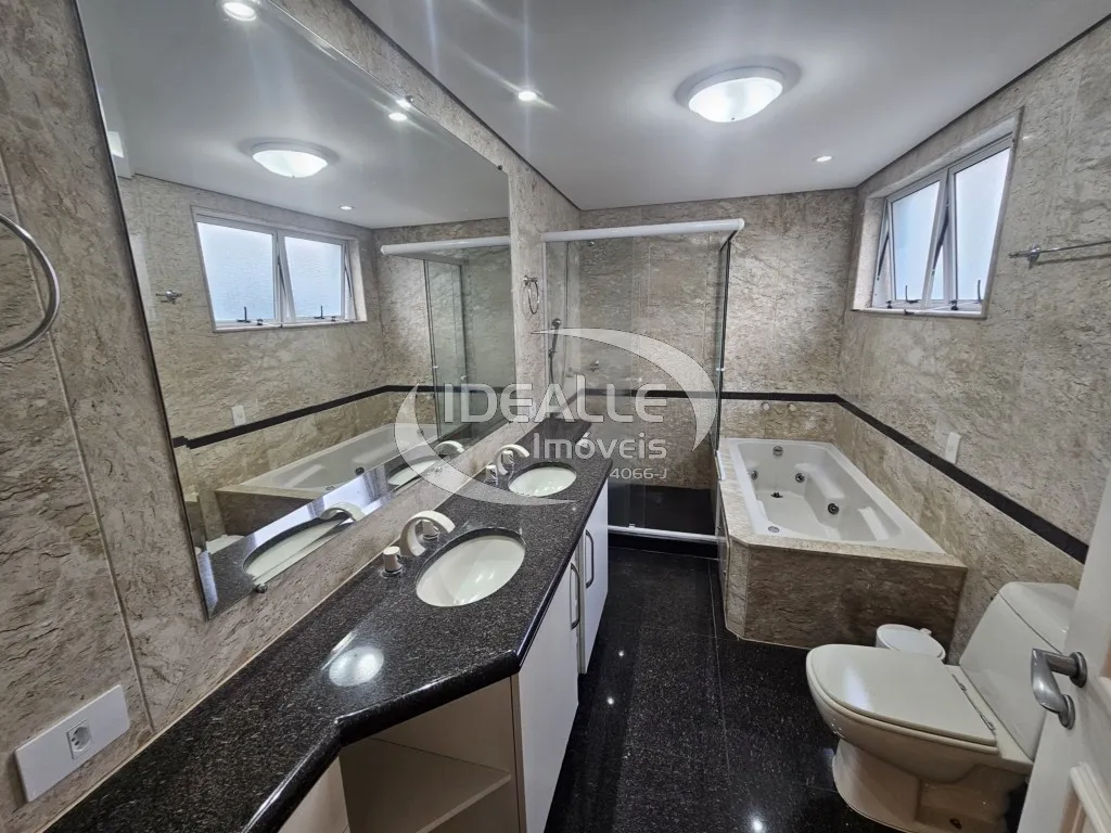 Apartamento de 3 suites con 335 m² y balcón — photo 25