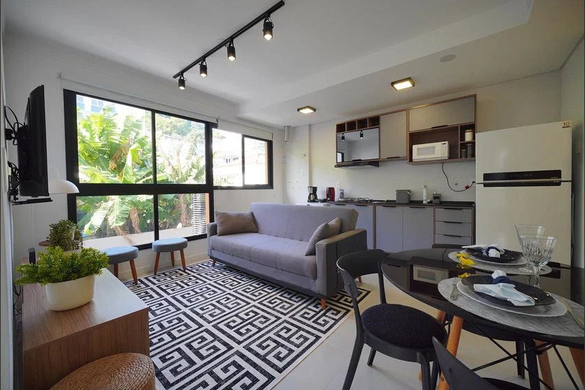 Apartamento amueblado de 1 dormitorio con vista a montañas — photo 2