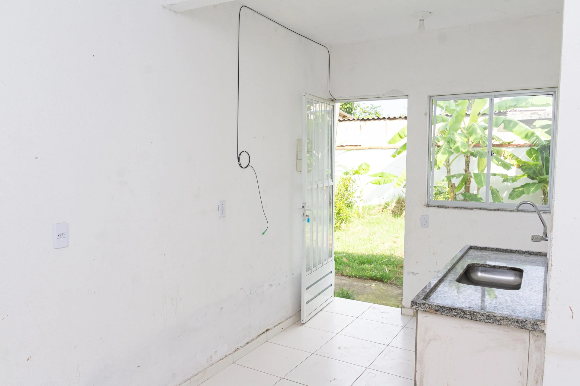 Studio with private laundry area and private garden — photo 14