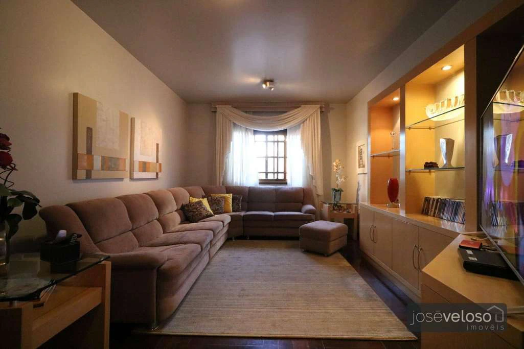 842 m² house with 6 bedrooms and 9 parking spaces — photo 5