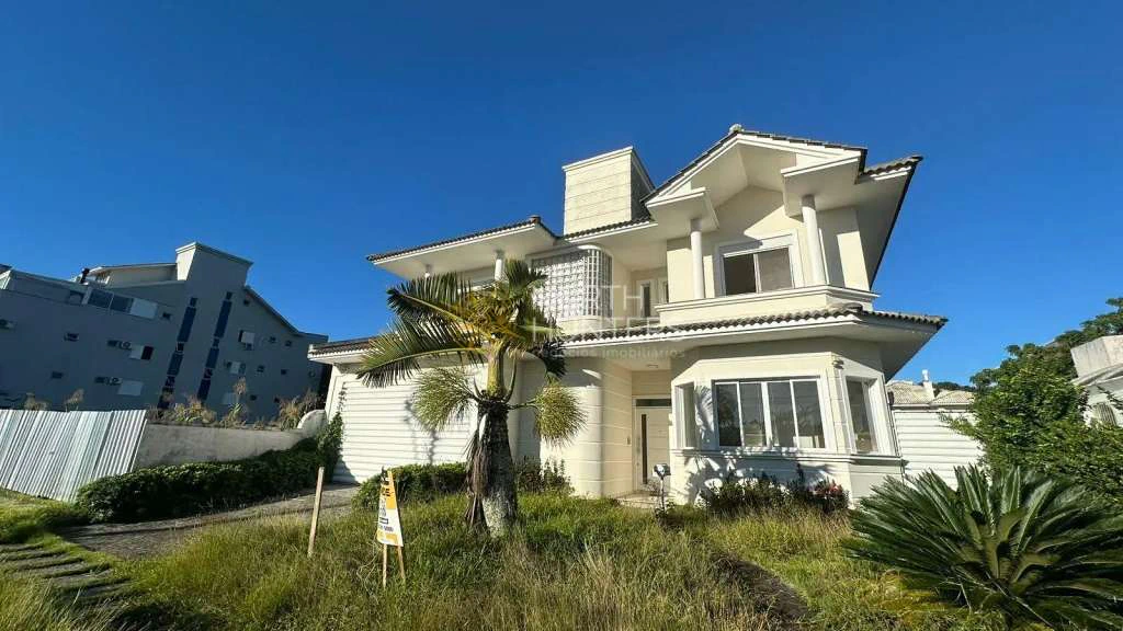 House with 4 bedrooms and 3 suites plus 2 parking spots — photo 3