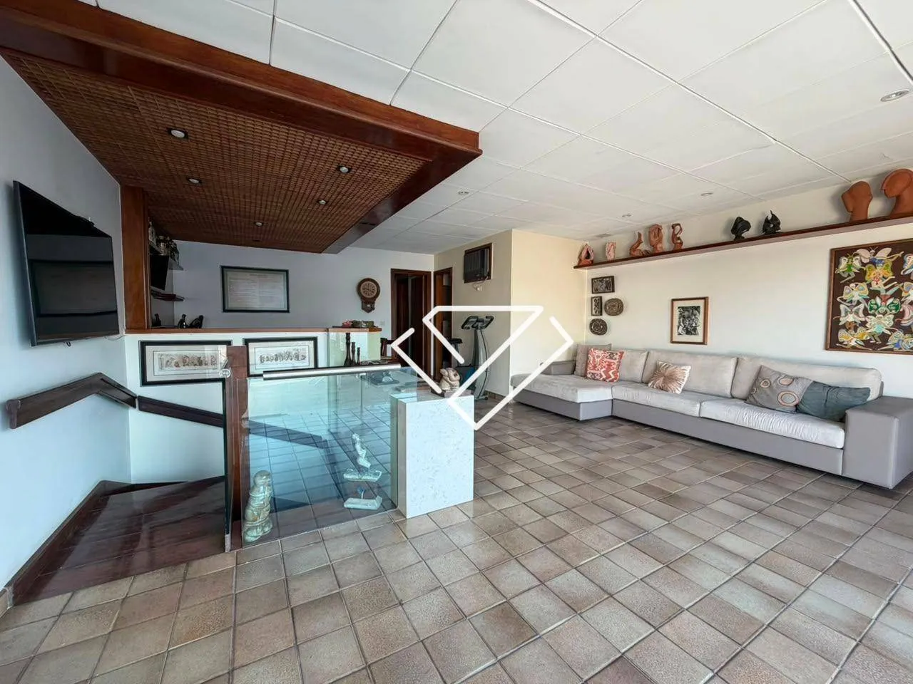 Penthouse with 3 bedrooms, 4 bathrooms and enclosed balcony — photo 2