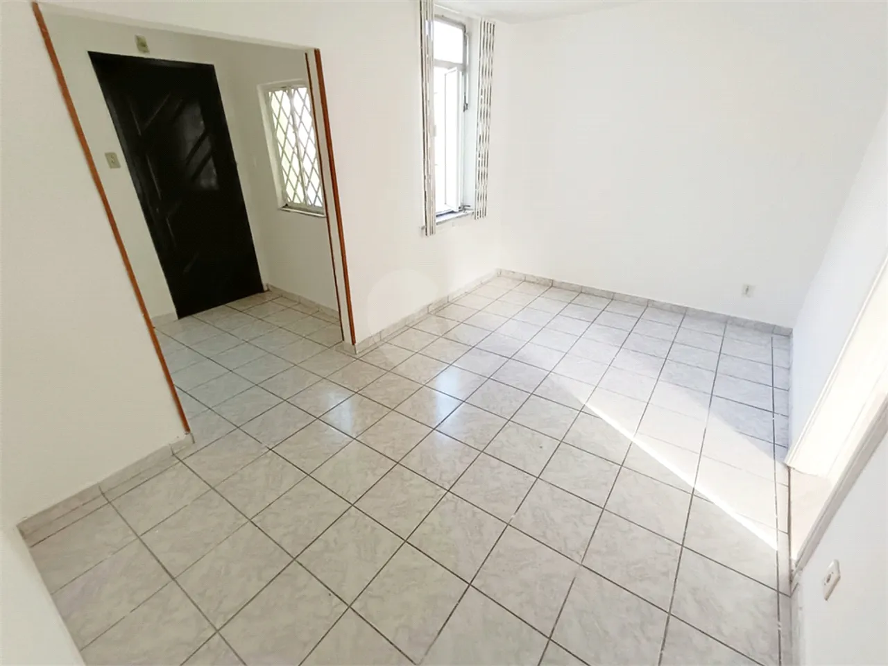 Unfurnished 1-bedroom apartment with a balcony — photo 2
