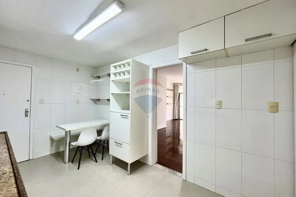 3-bedroom apartment with a mountain view in Rio de Janeiro — photo 48