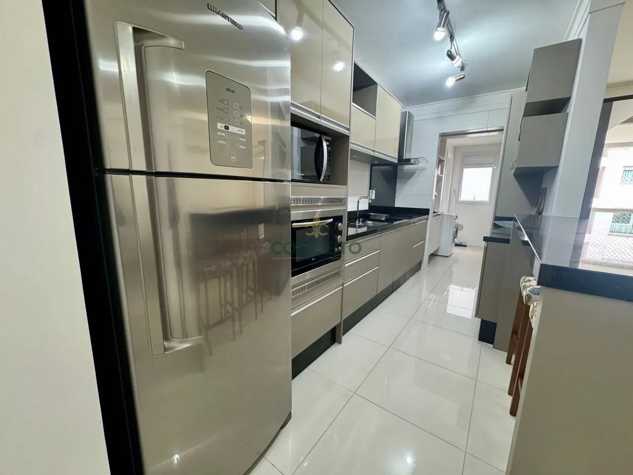 Furnished apartment, 94 m², with a glass-enclosed balcony — photo 4