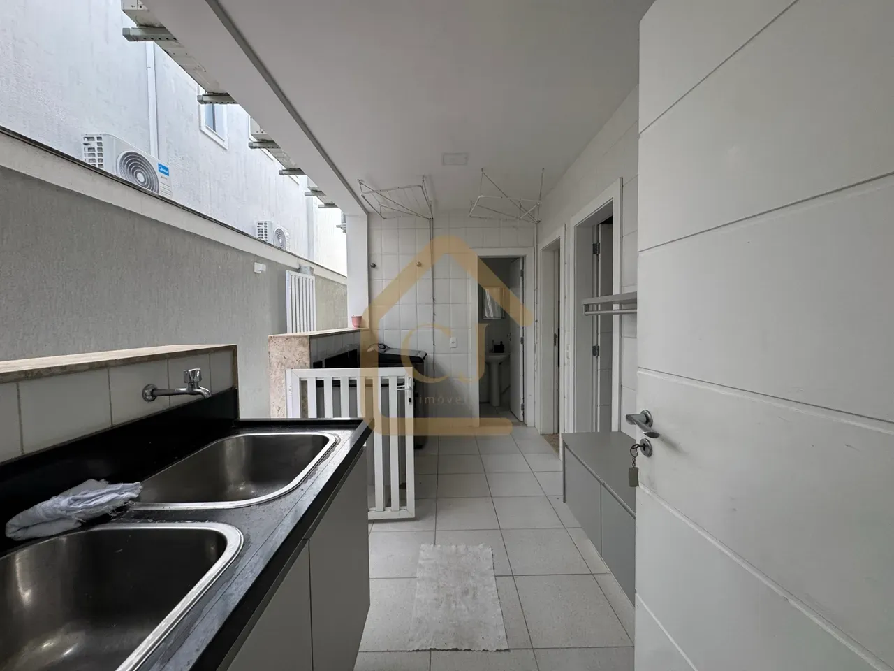 Furnished triplex house with 5 bedrooms and 5 bathrooms — photo 22