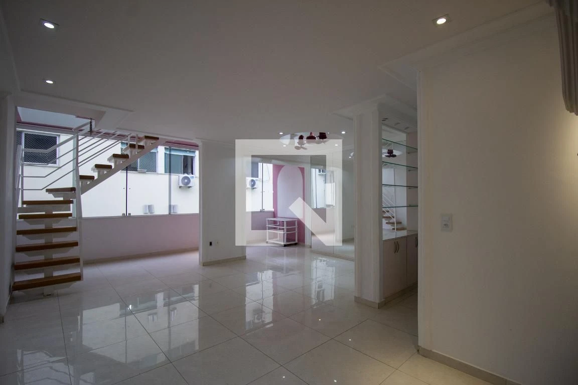 Unfurnished apartment with 3 bedrooms and 5 bathrooms