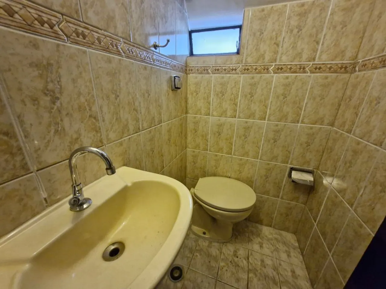 House with 3 bedrooms, 1 bathroom and 2 parking spots — photo 6