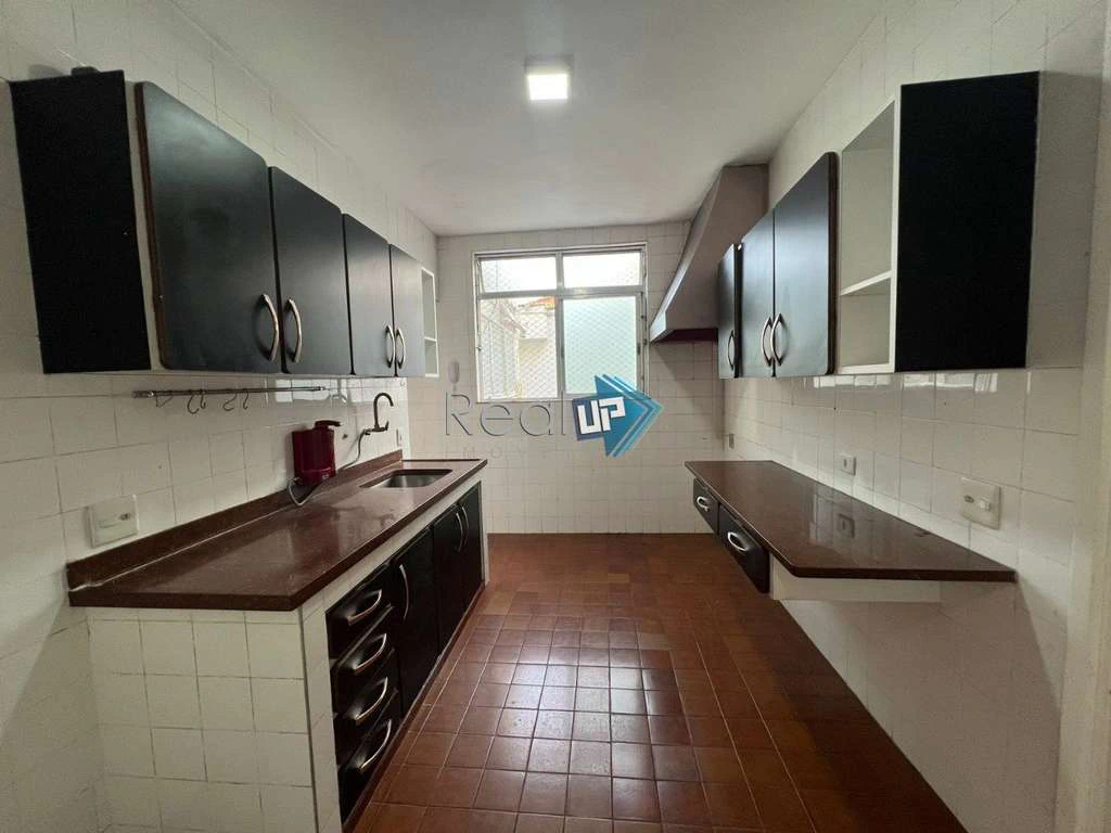 2-bedroom apartment with a glazed balcony — photo 27