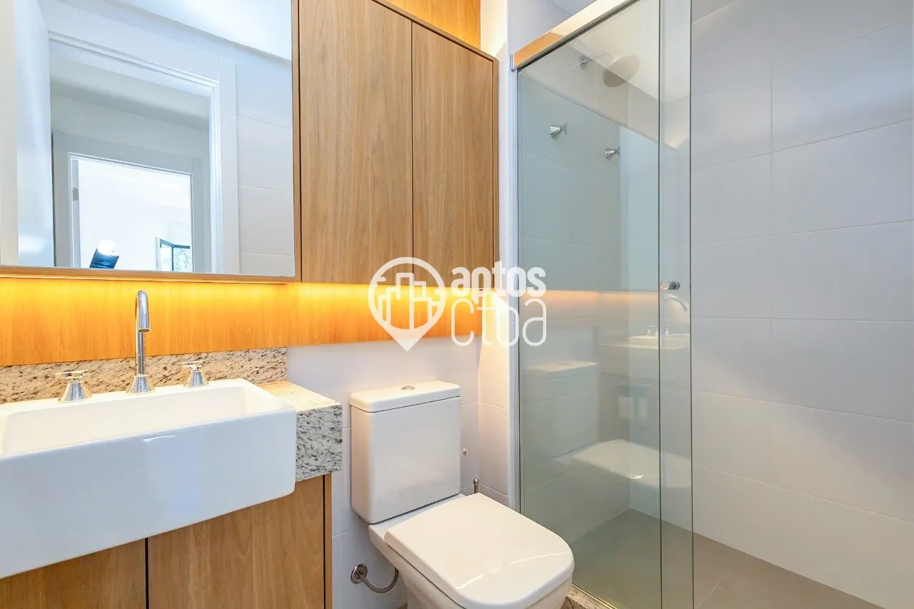 Glass-enclosed balcony in a 2-bedroom apartment, 81 m² — photo 34