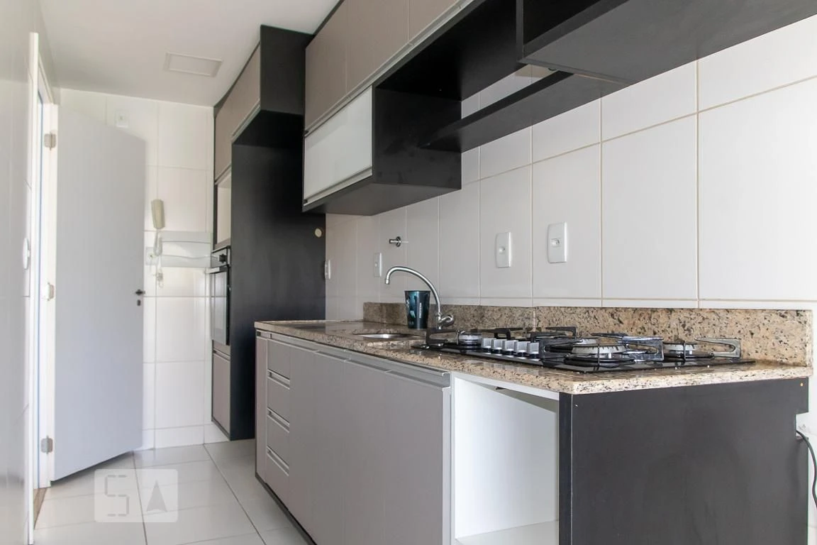 Unfurnished 3-bedroom apartment with en-suite baths — photo 11