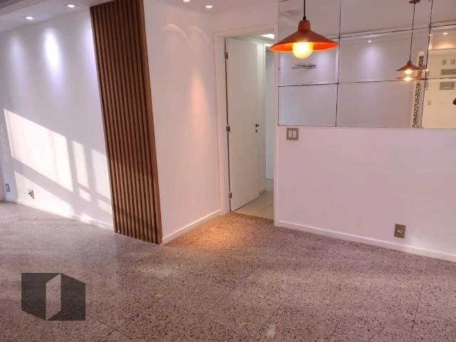 Glass-enclosed balcony in a 4-bedroom apartment, 143 m² — photo 4