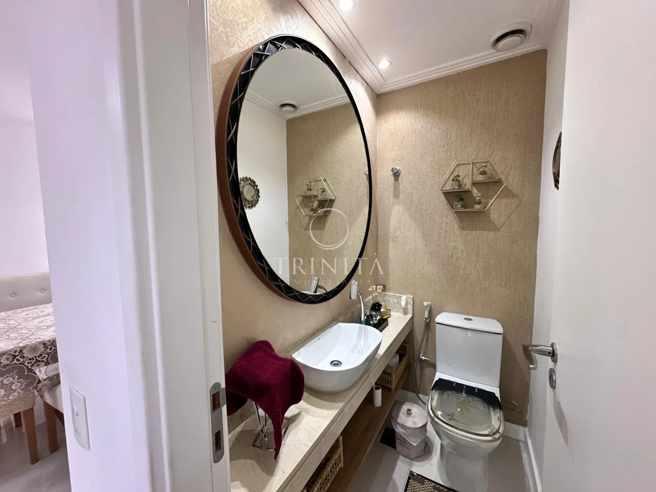 Furnished 3-suite apartment with a gas open-plan kitchen — photo 7